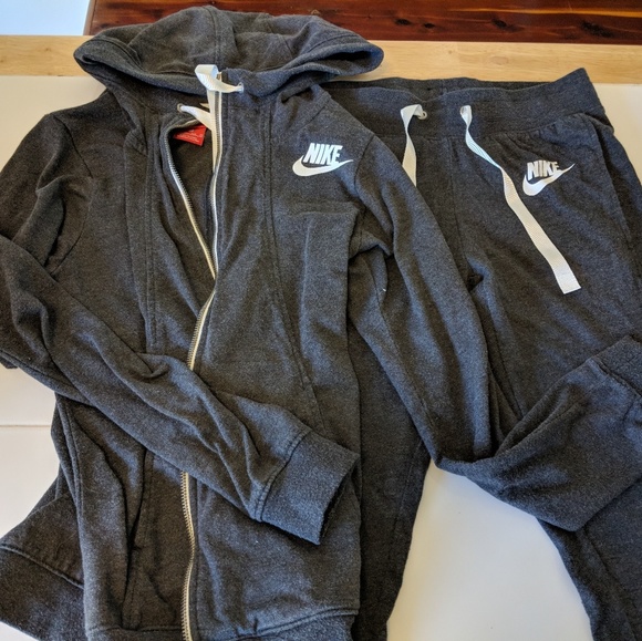 nike jogger outfit